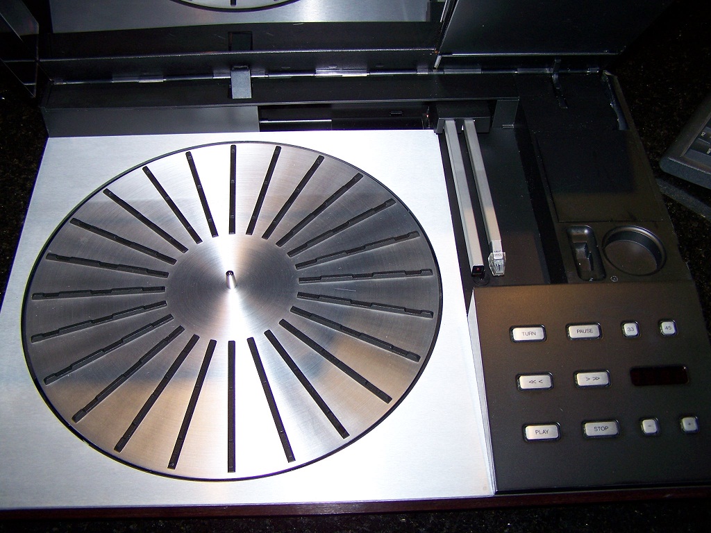 Bang & Olufsen Beogram8000 with MMC20en cartridge, refurbished, Clean. $750.00