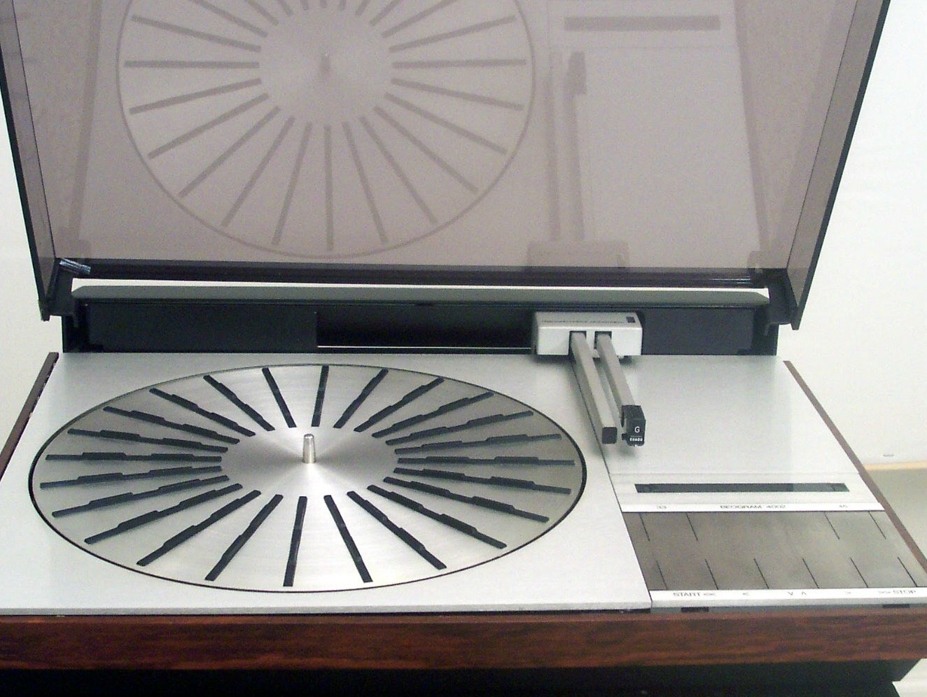 beogram 4002 with gardo cartridge.